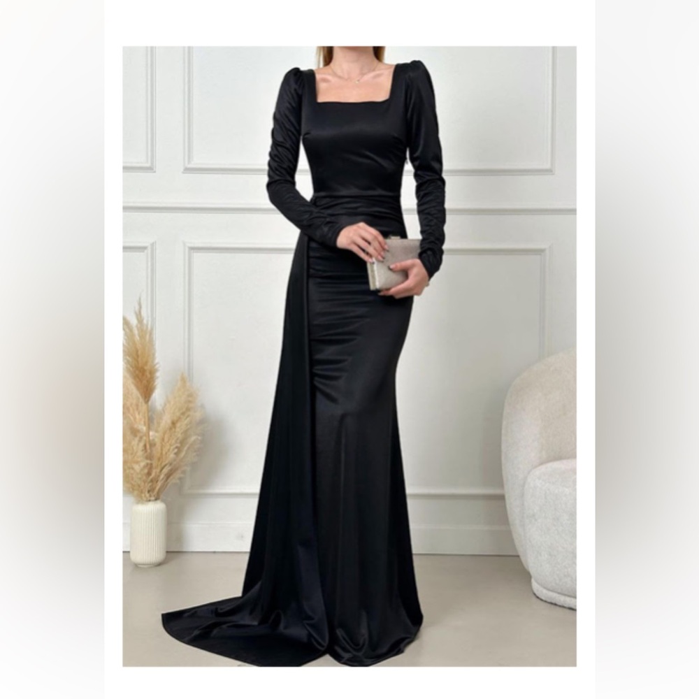 Elegant Black Evening Gown